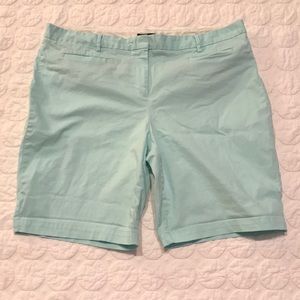 {Lands’ End} Mid Rise Bermuda Shorts 18